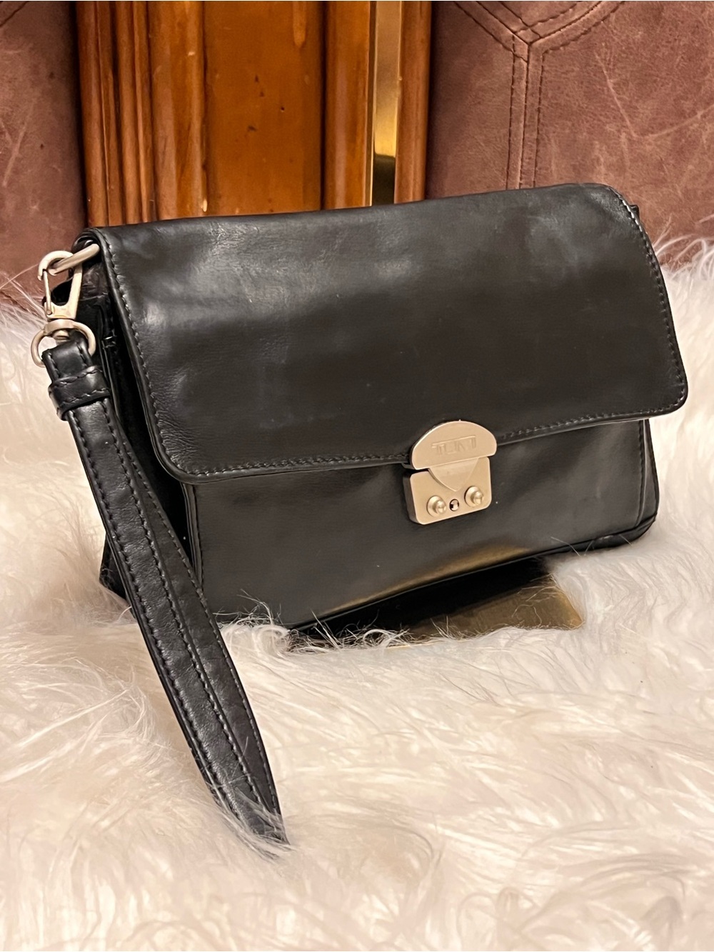 Tumi Black Leather Wristlet Clutch with Silver-Tone Lock - Picture 4 of 14